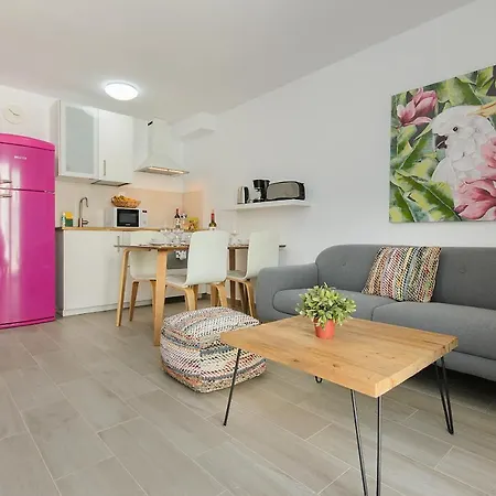 Purple Volcano Apartment, Free Access To The Fariones Sports Center Appartement Puerto del Carmen (Lanzarote)
