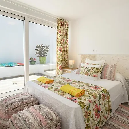 Purple Volcano Apartment, Free Access To The Fariones Sports Center * Puerto del Carmen (Lanzarote)